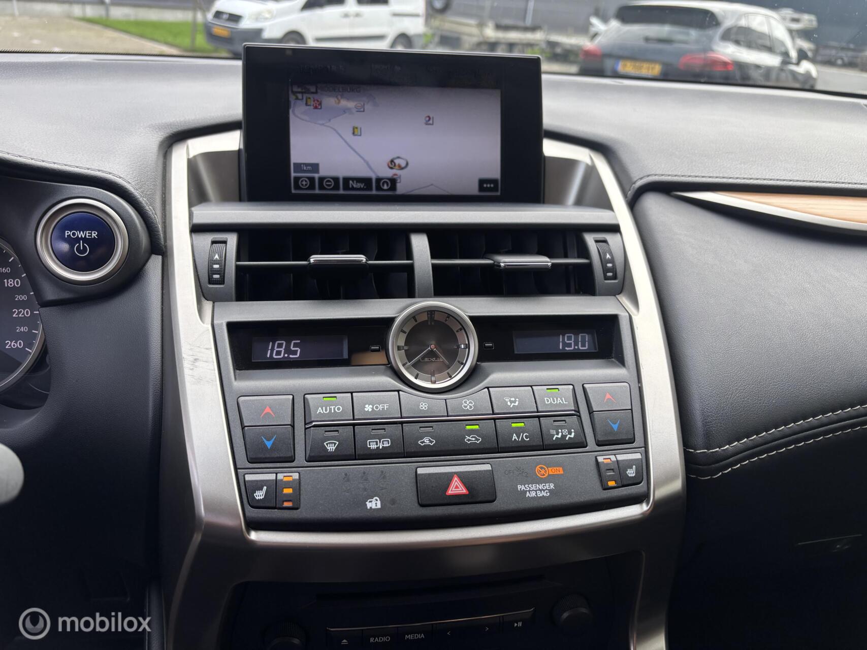 Foto van Lexus Lexus Nx300h