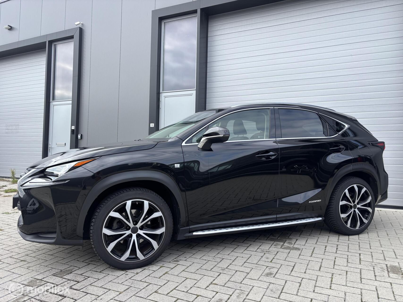 Foto van Lexus Lexus Nx300h