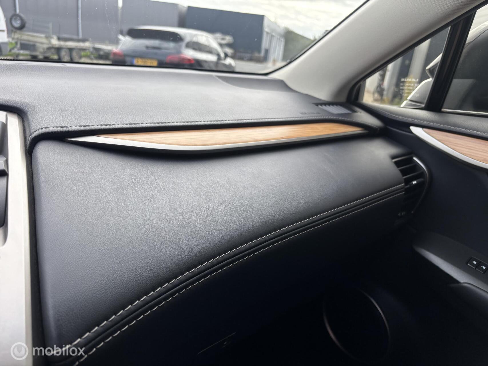 Foto van Lexus Lexus Nx300h