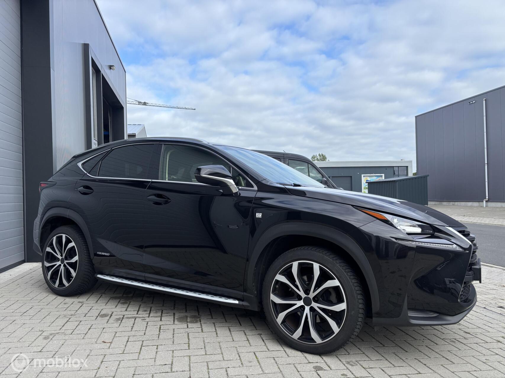 Foto van Lexus Lexus Nx300h