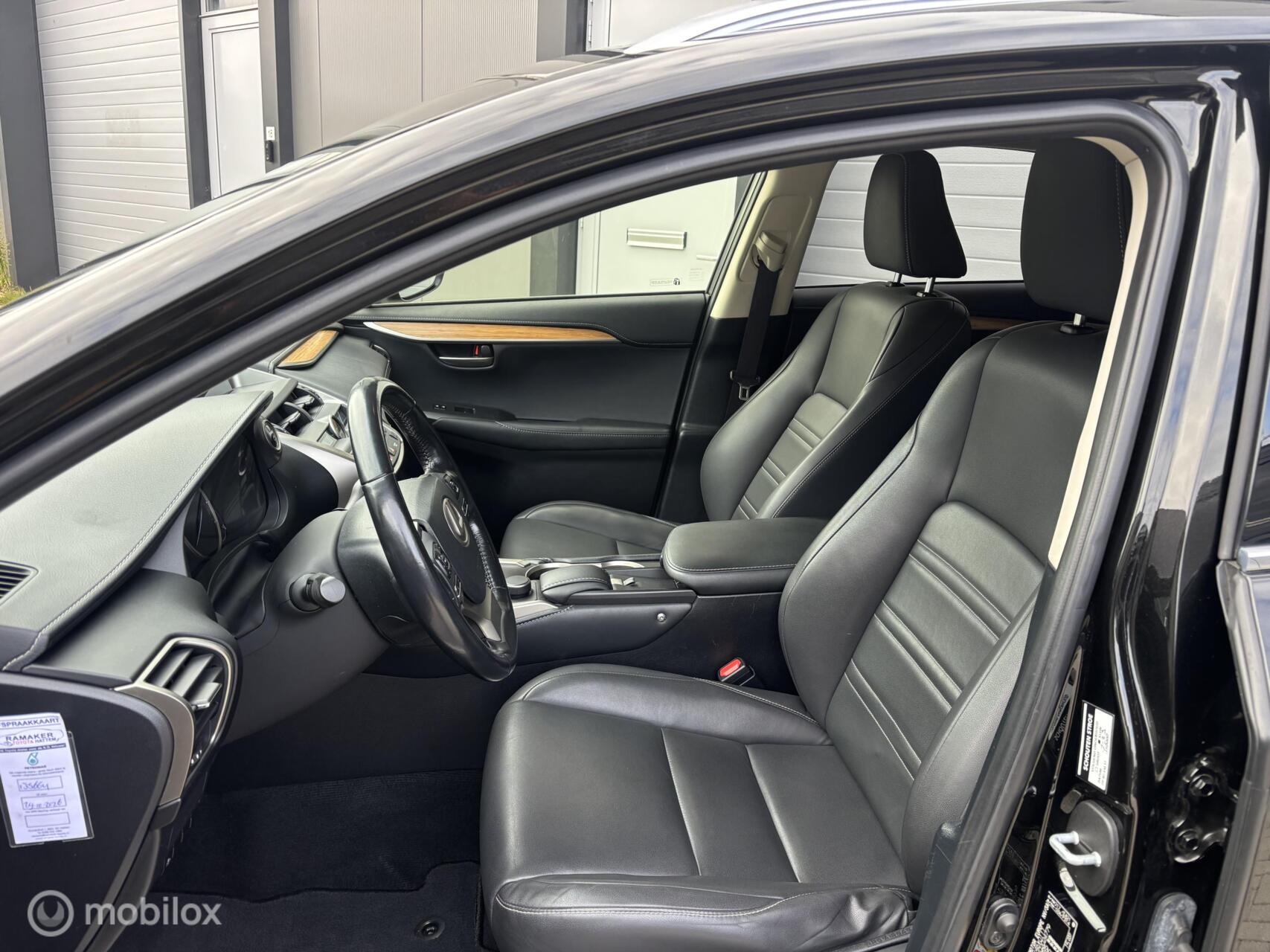 Foto van Lexus Lexus Nx300h