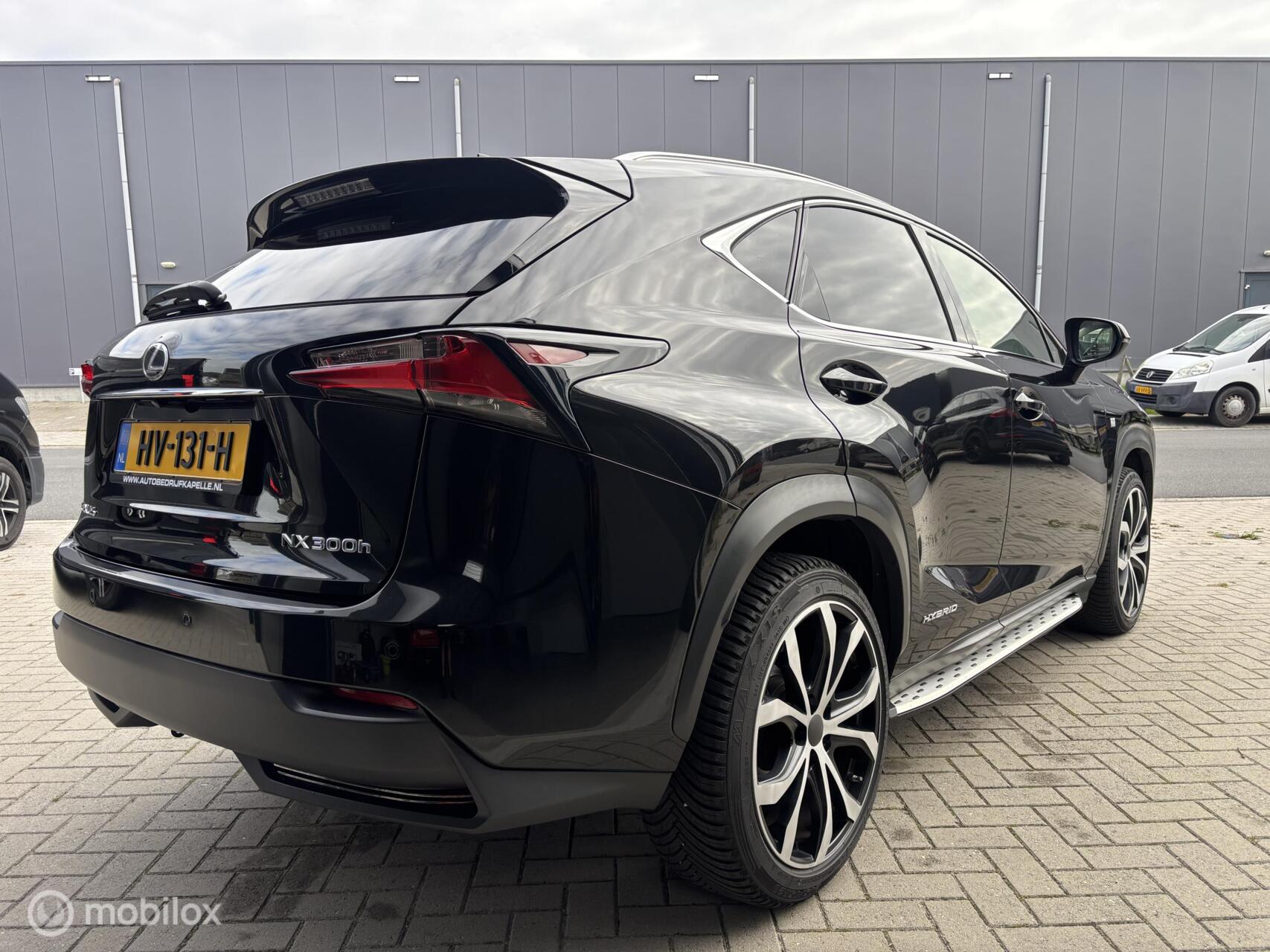Foto van Lexus Lexus Nx300h