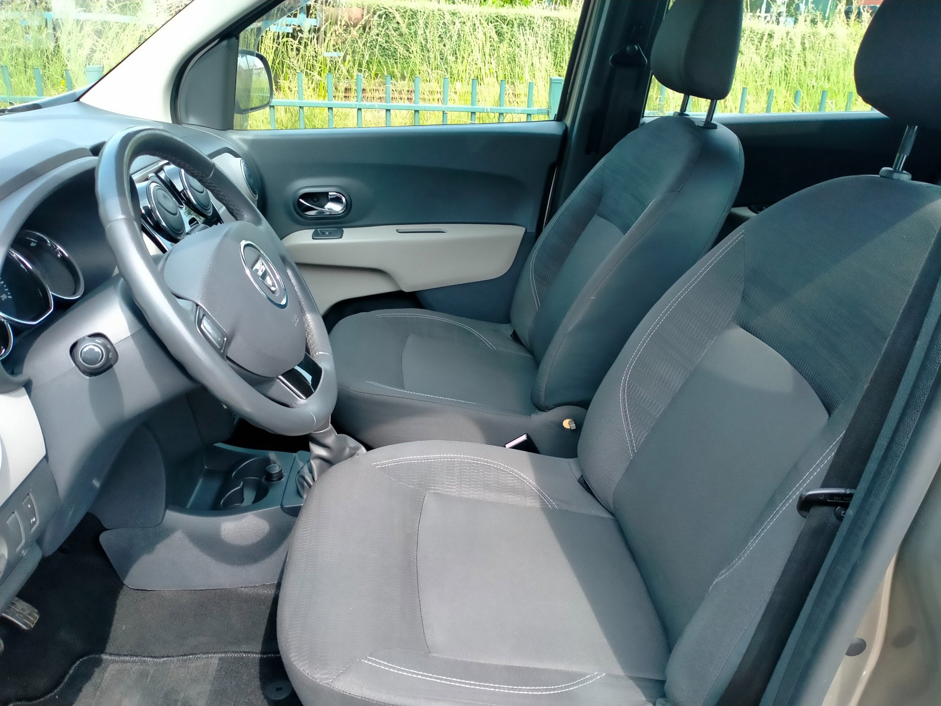 Foto van Dacia Lodgy