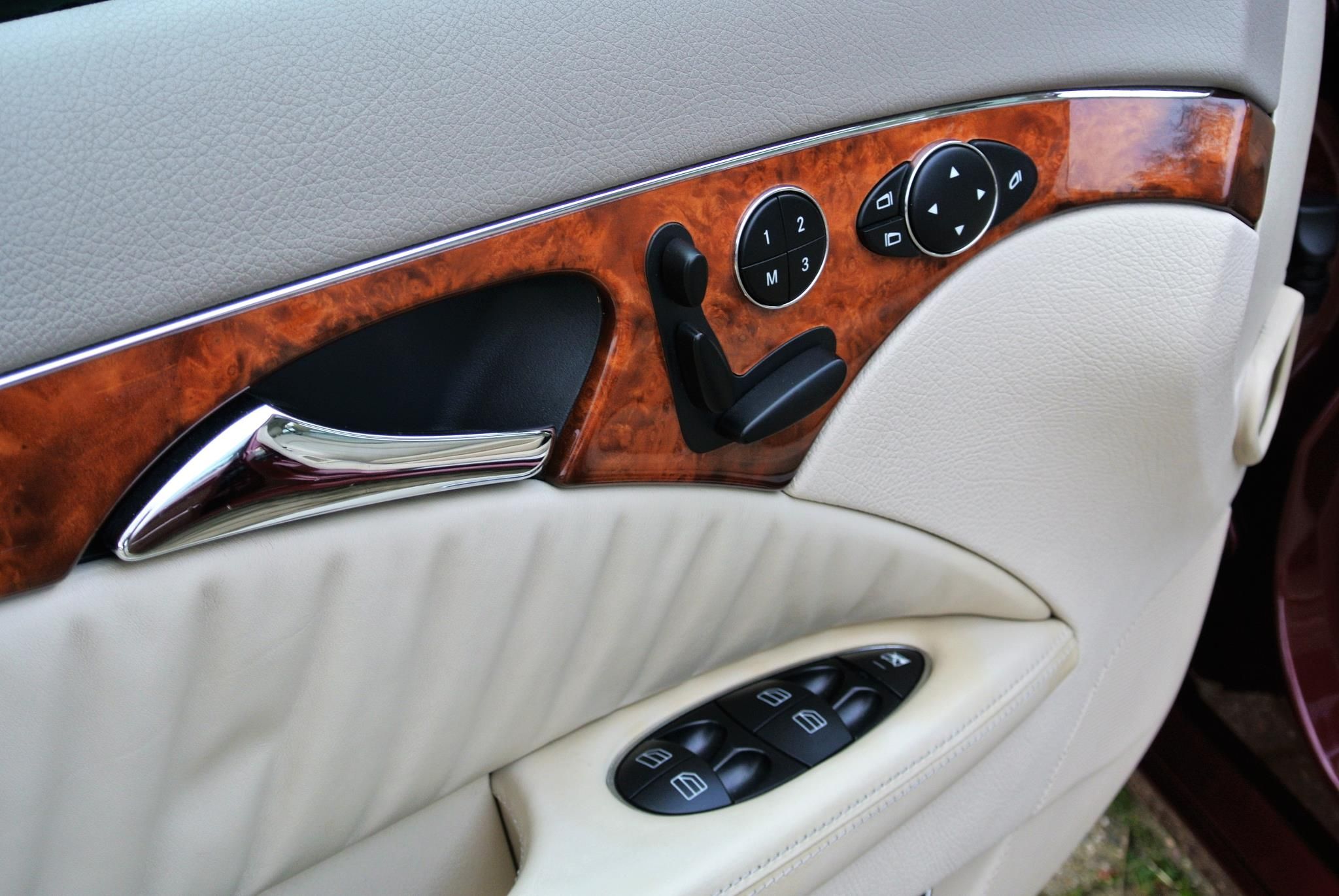 Foto van Mercedes-Benz E 500