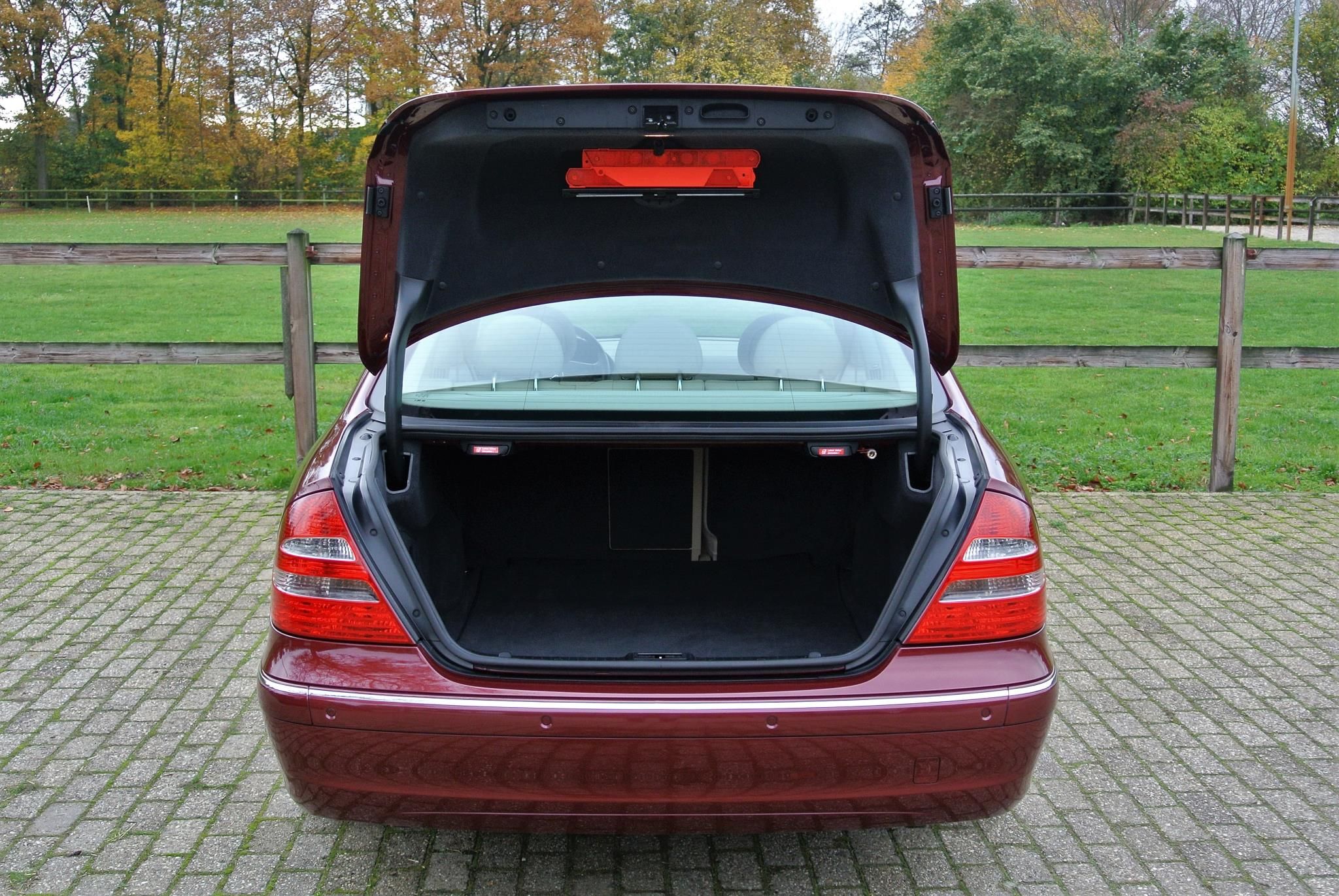 Foto van Mercedes-Benz E 500