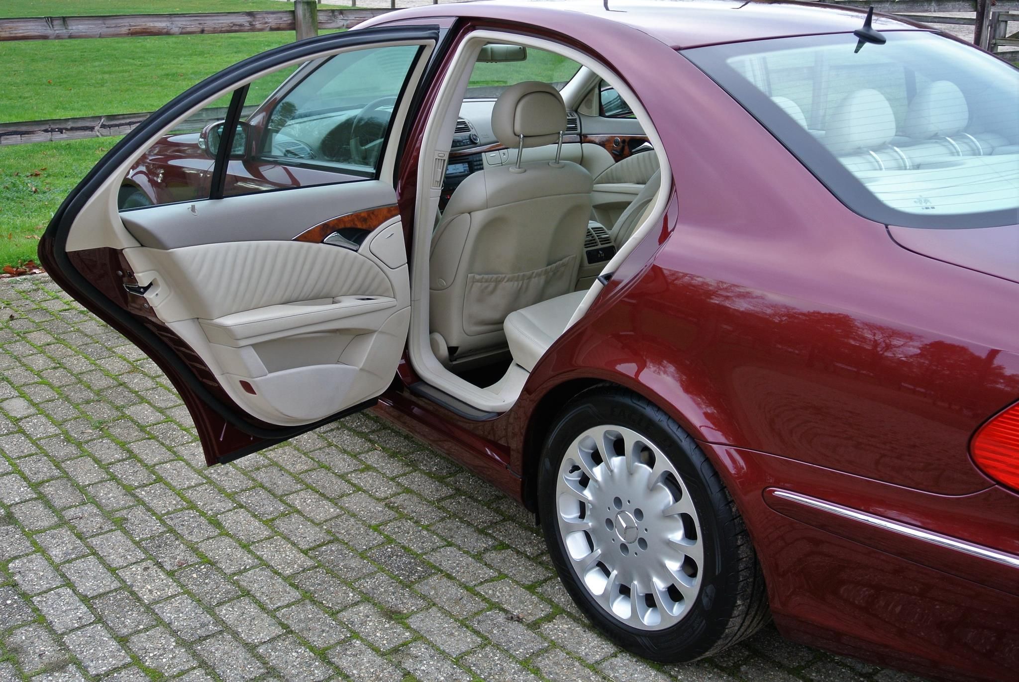 Foto van Mercedes-Benz E 500