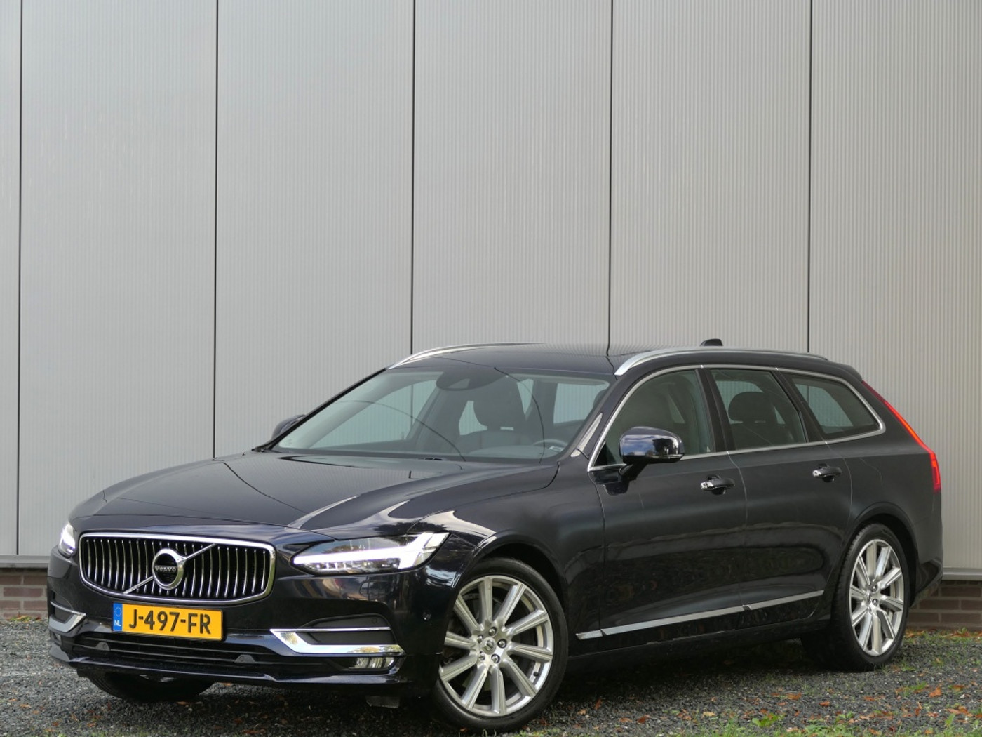 Volvo V90 2.0 T6 AWD Inscription Panoramadak / Trekhaak / Stoelmassage 2016 - voorkant