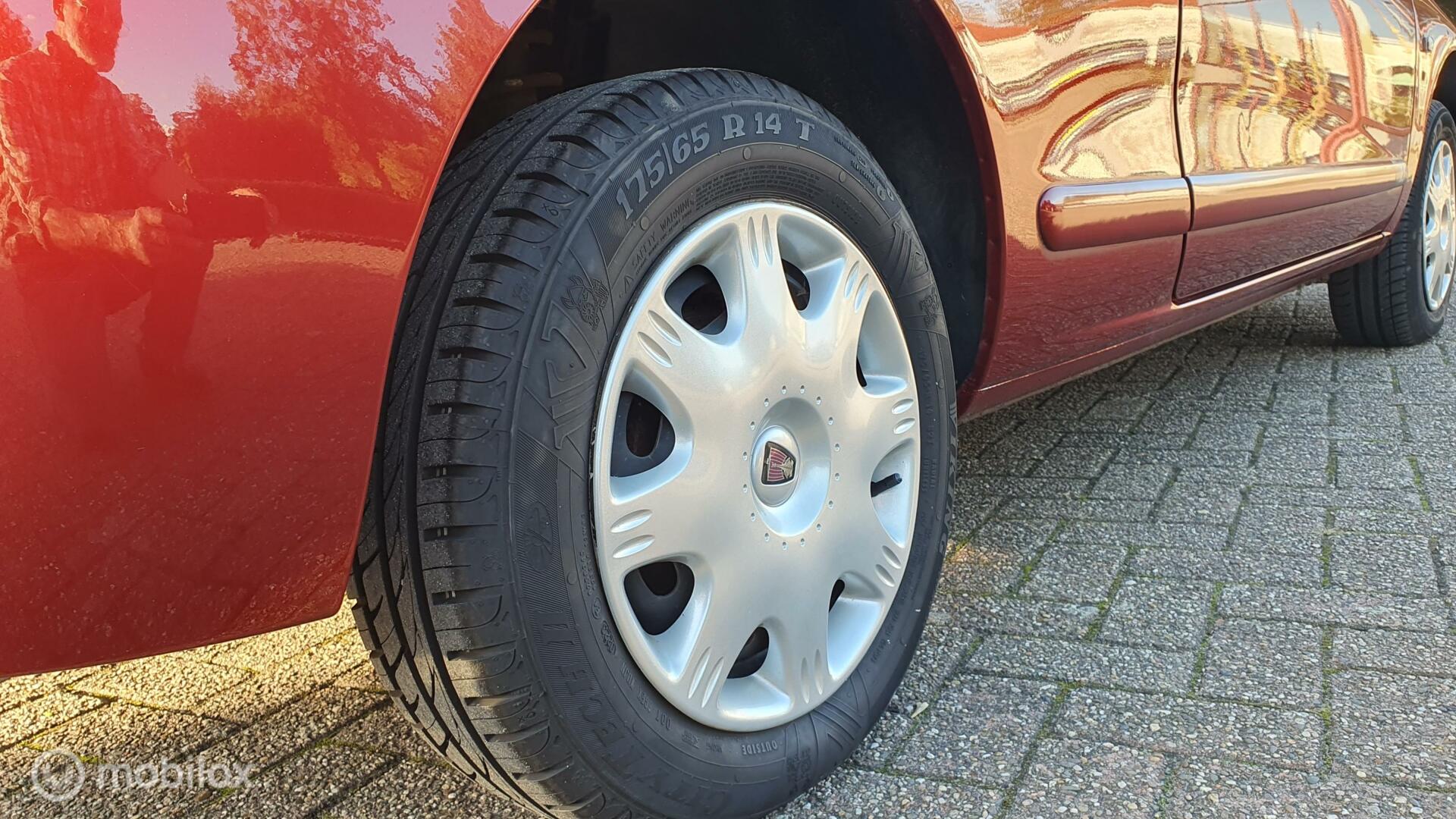 Foto van Rover 25