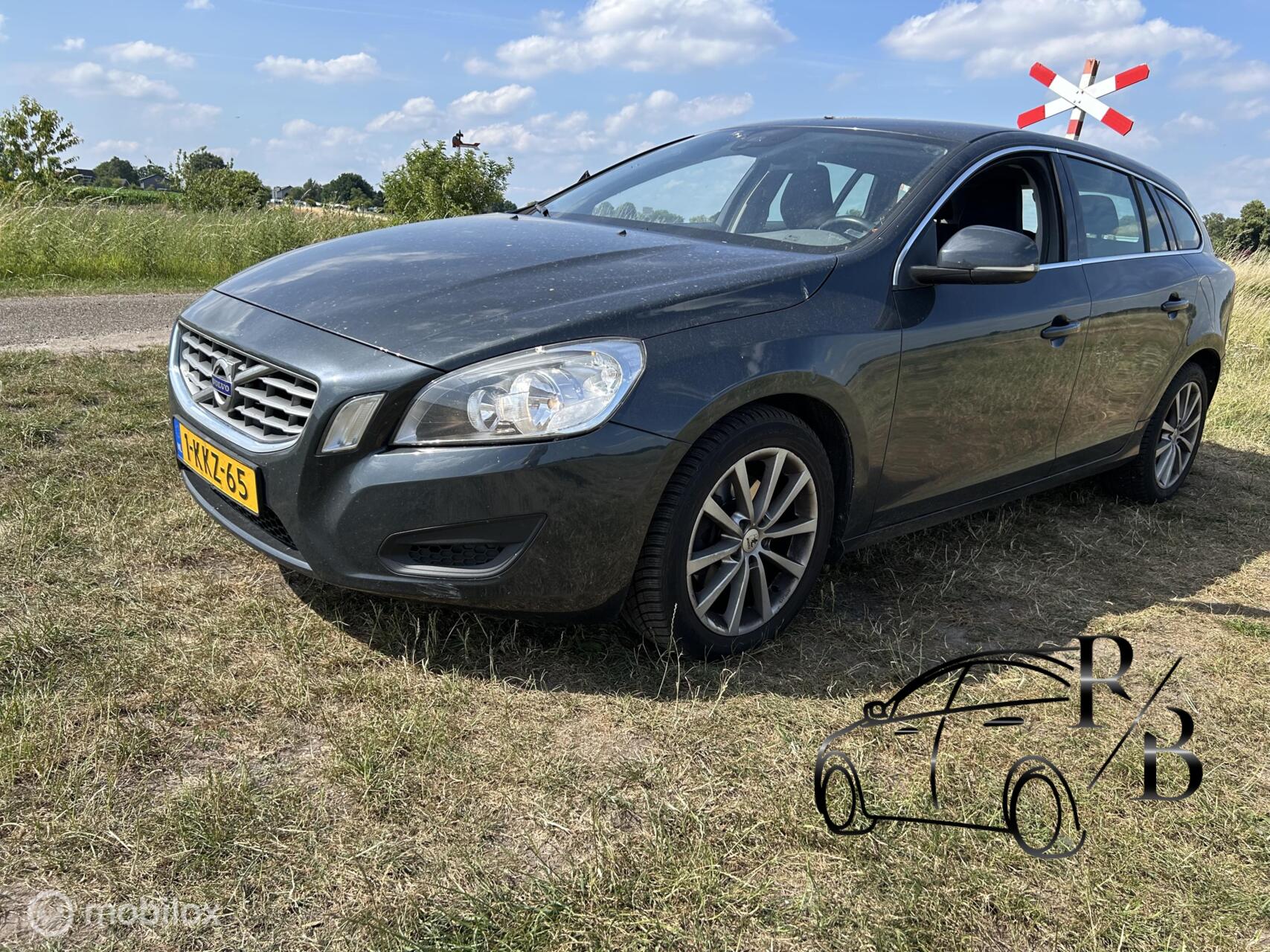 Volvo V60 1.6 T3 Momentum NAVI CRUISE AIRCO PARK SENS 2013 - voorkant
