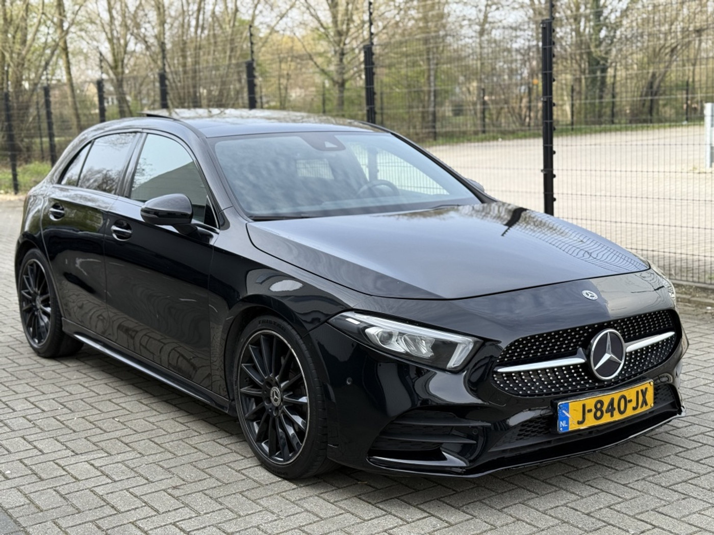 Mercedes-Benz A 200 AMG A200 PANO | XENON | CLIMA | CRUISE | LANE | Carplay | VOL 2018 - voorkant