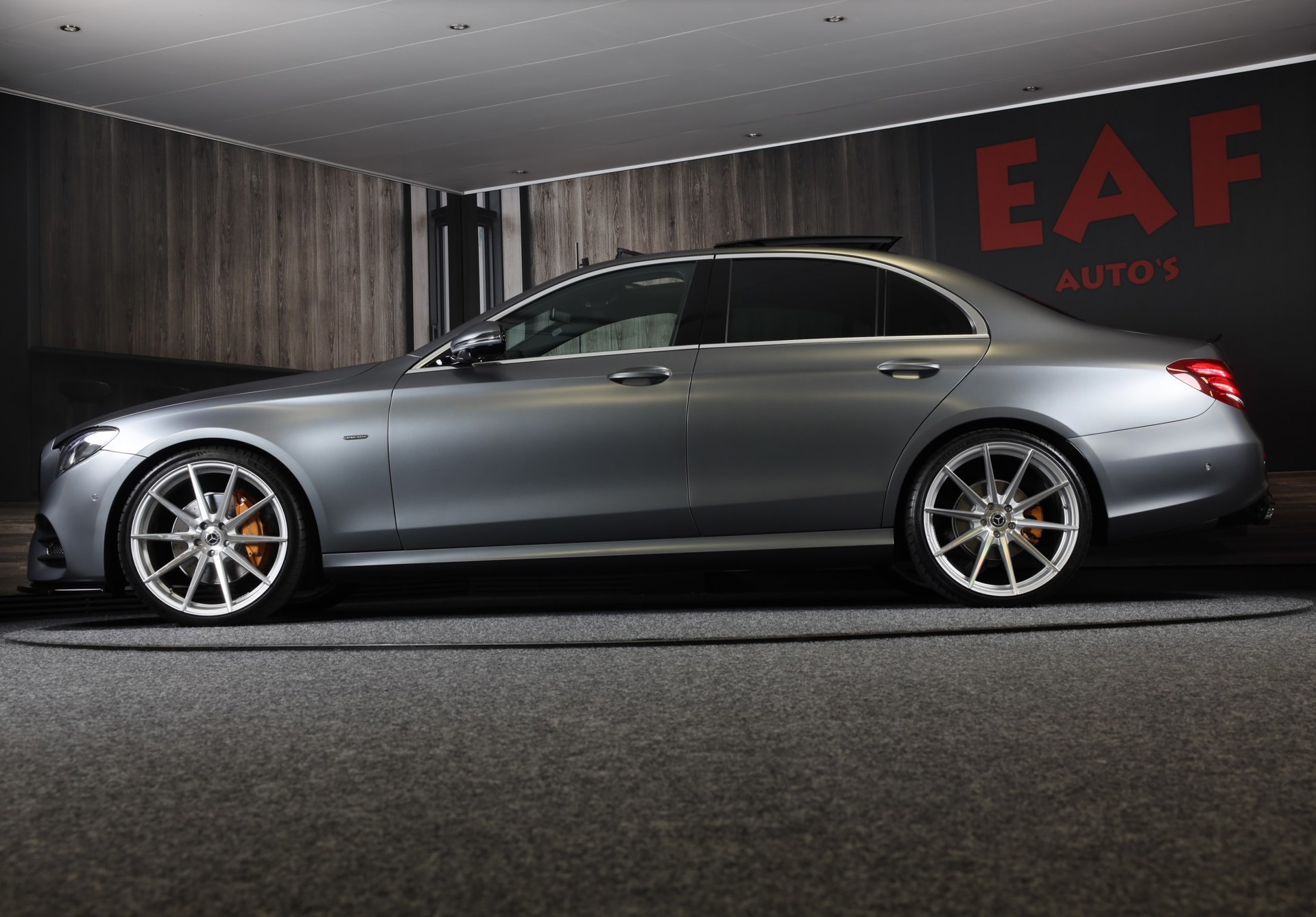 Foto van Mercedes-Benz E 200