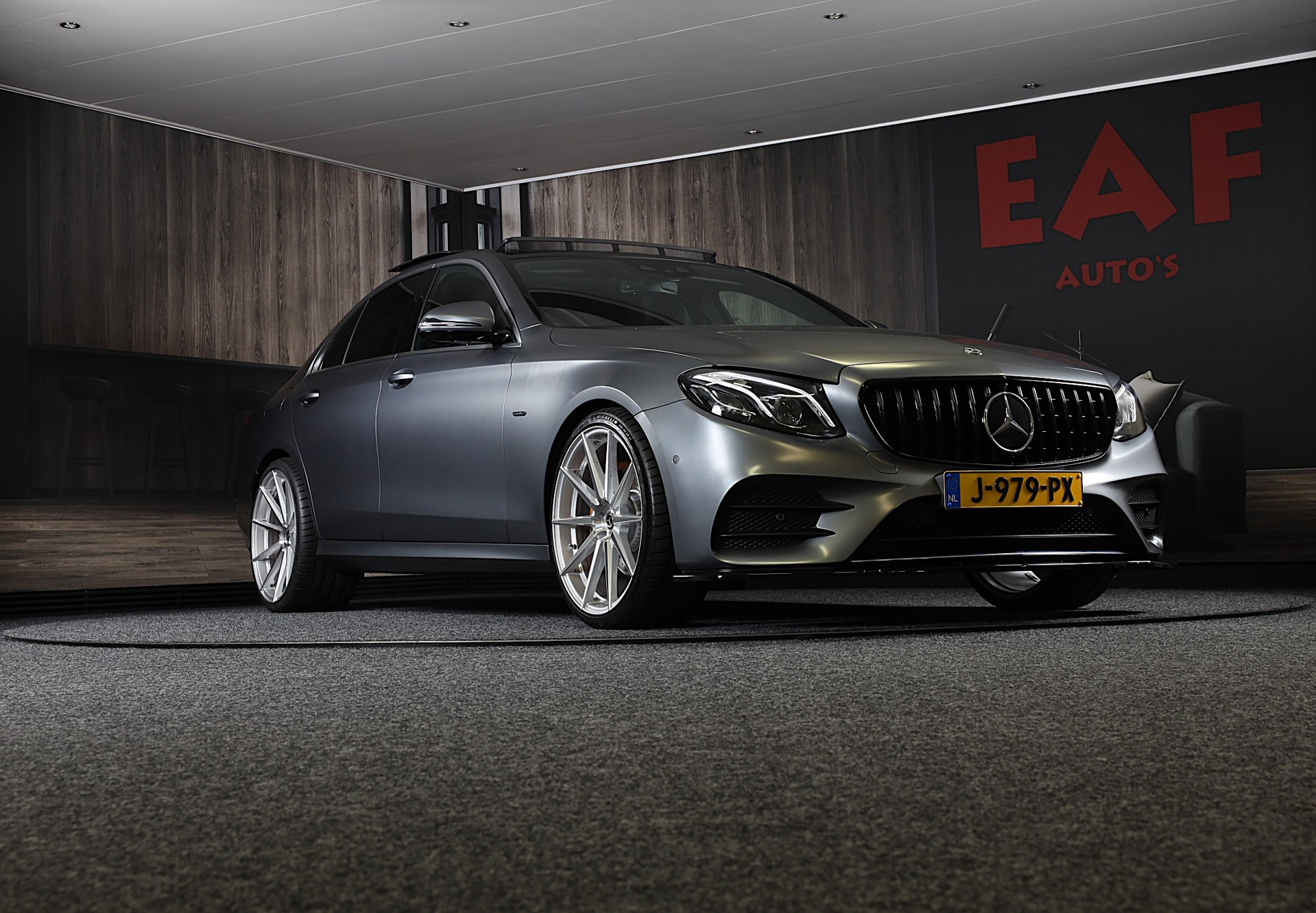 Foto van Mercedes-Benz E 200