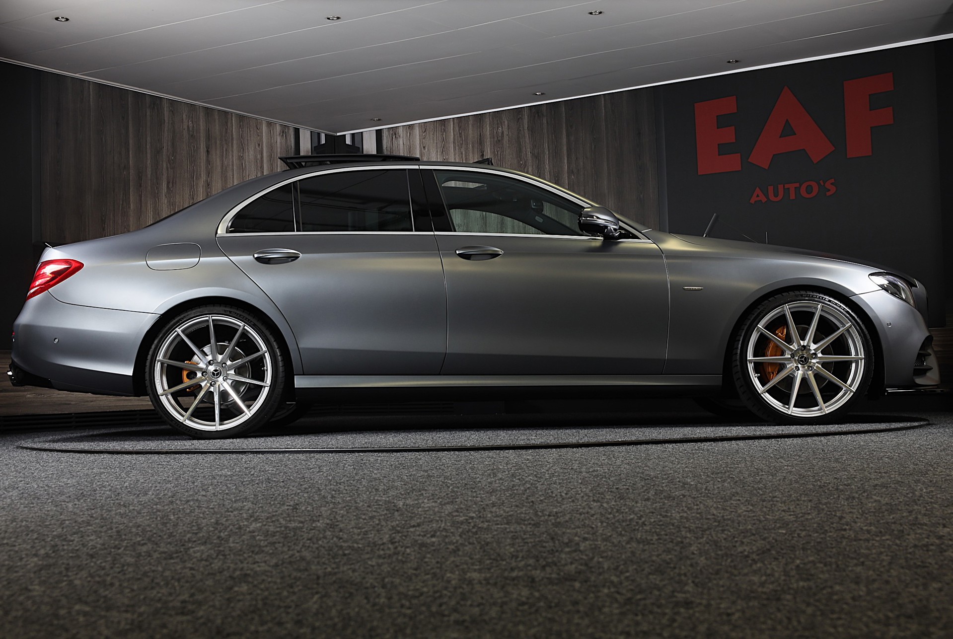 Foto van Mercedes-Benz E 200