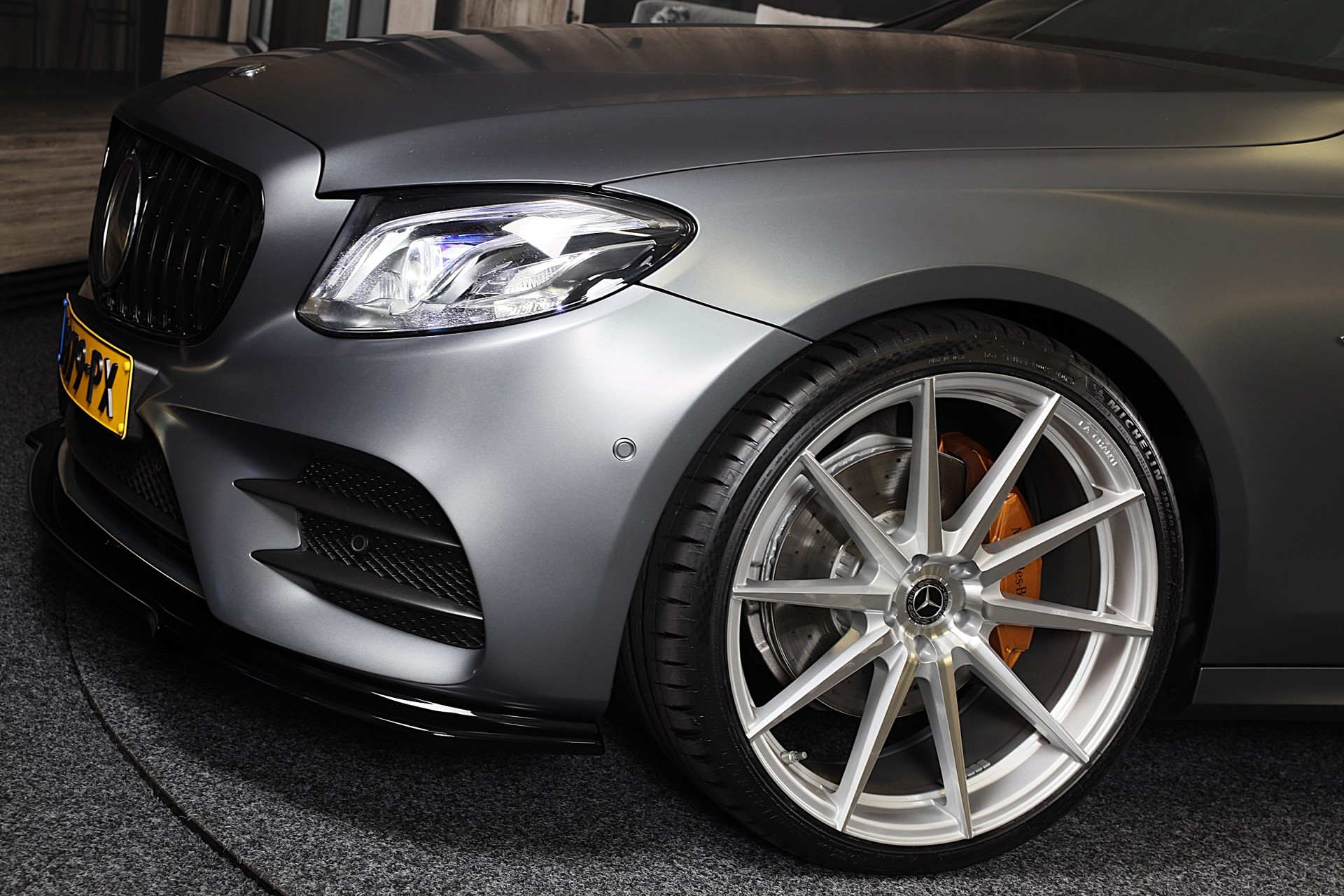 Foto van Mercedes-Benz E 200