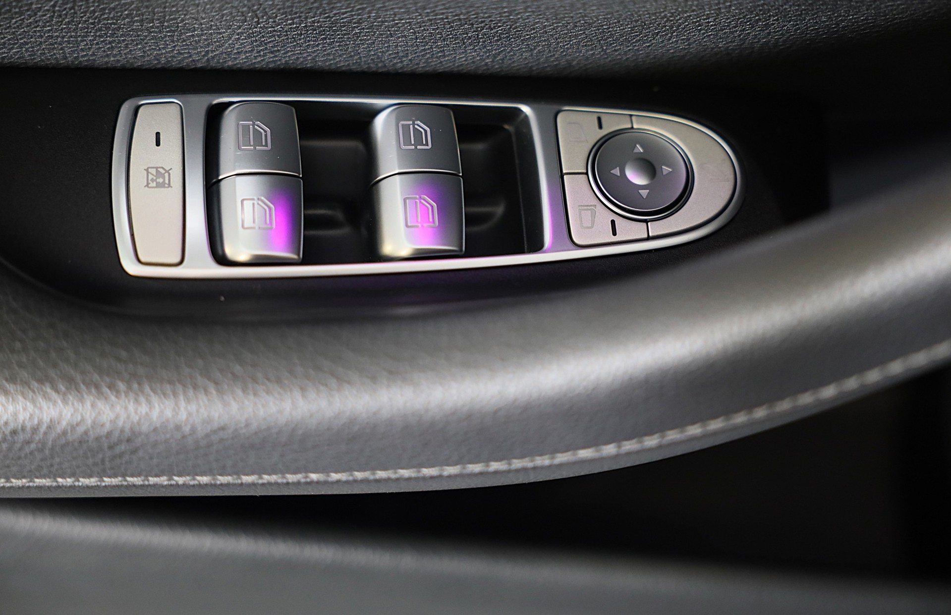 Foto van Mercedes-Benz E 200