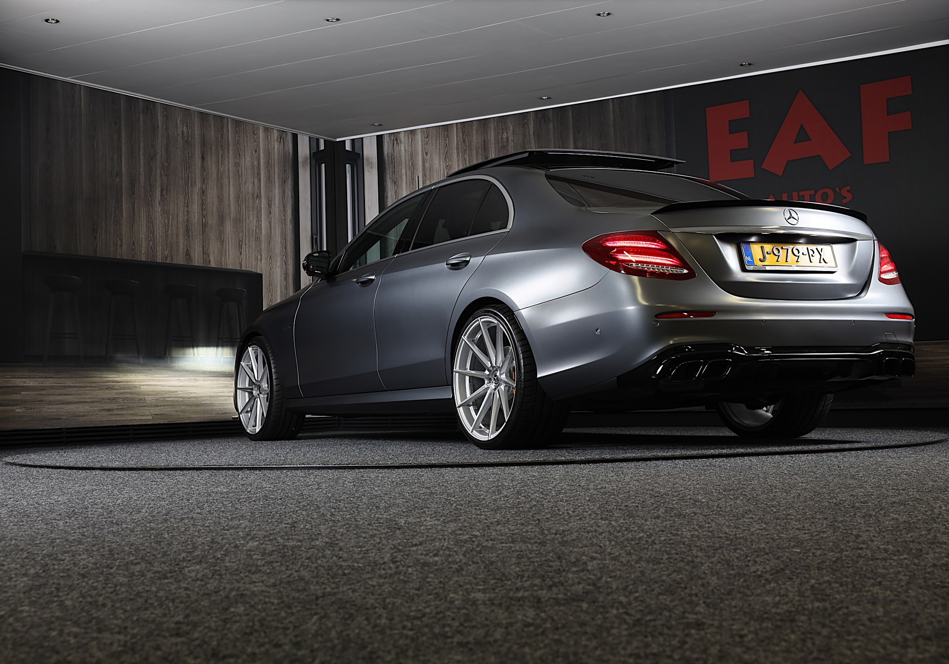 Foto van Mercedes-Benz E 200