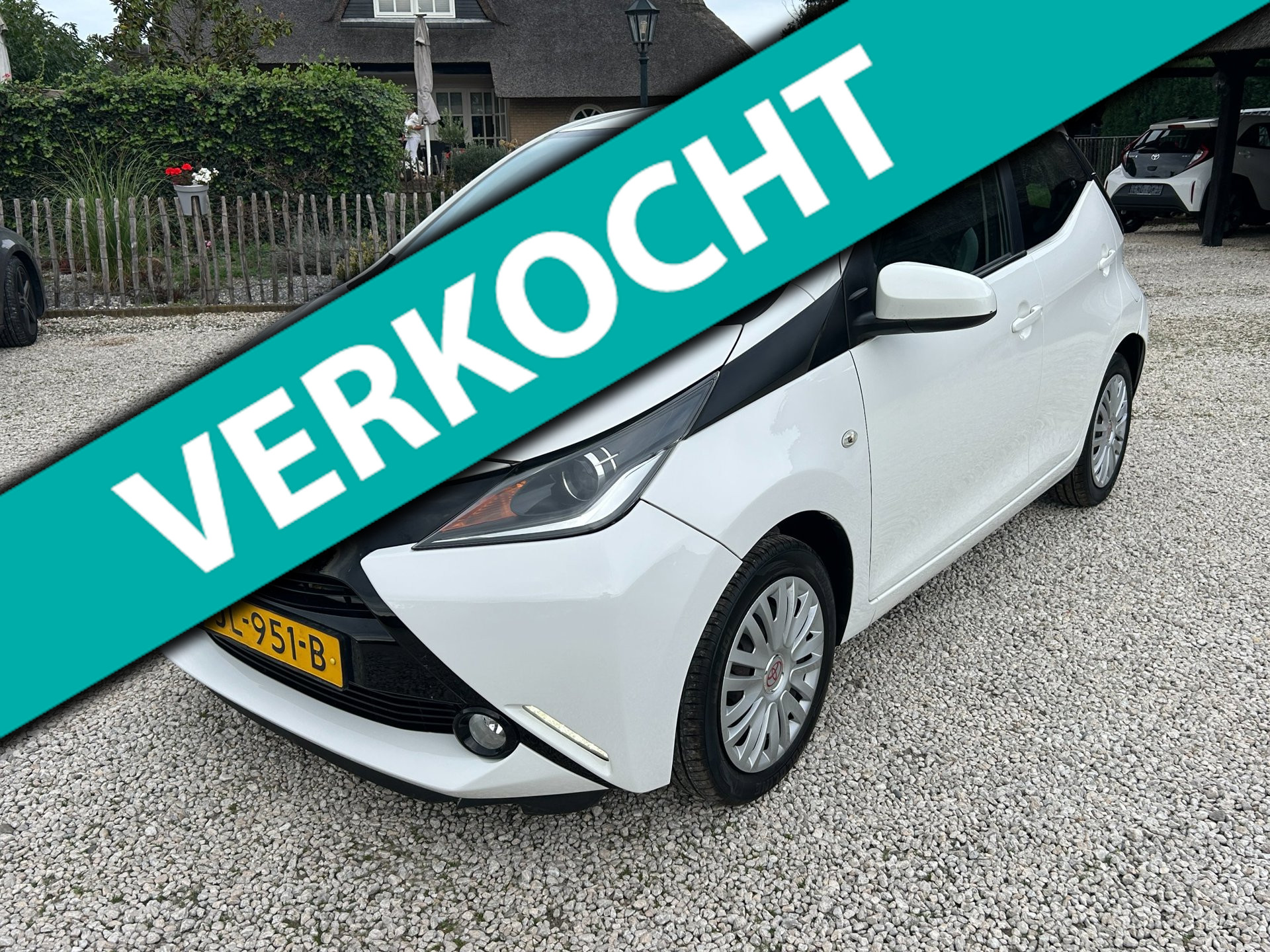 Toyota Toyota Aygo 1.0 VVT-i x-play Airco, Bleutoot multi media 2016 - voorkant