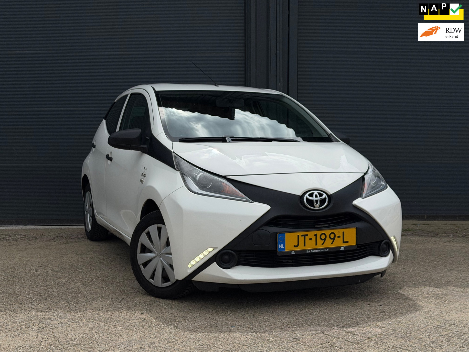 Toyota Toyota Aygo 1.0 VVT-i | Airco | 5 Deurs | E-Pakket | 03-2027 APK 2016 - voorkant