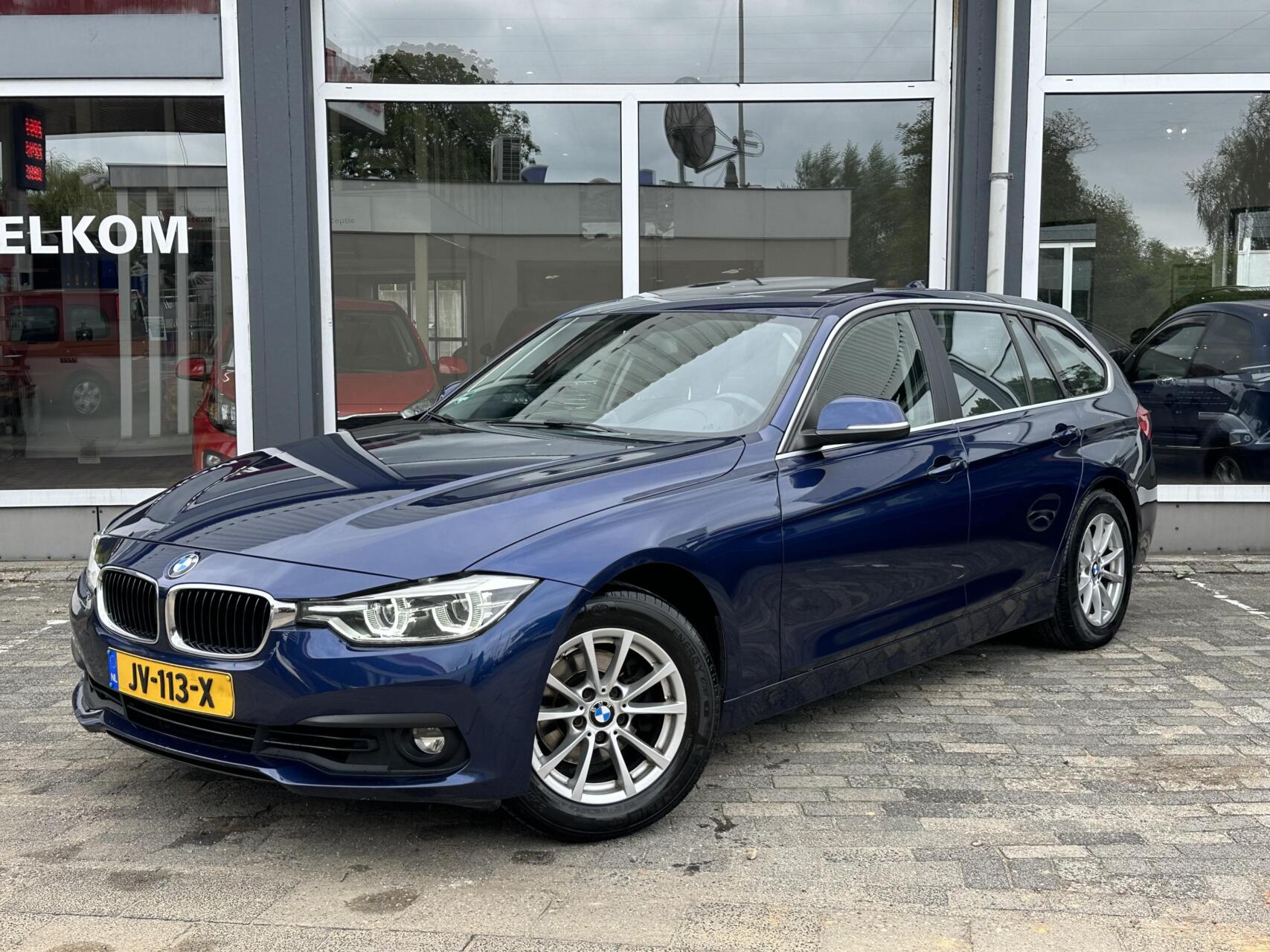 BMW 318i 318i CENTENNIAL | PANO | LED | TREKHAAK! 2016 - voorkant