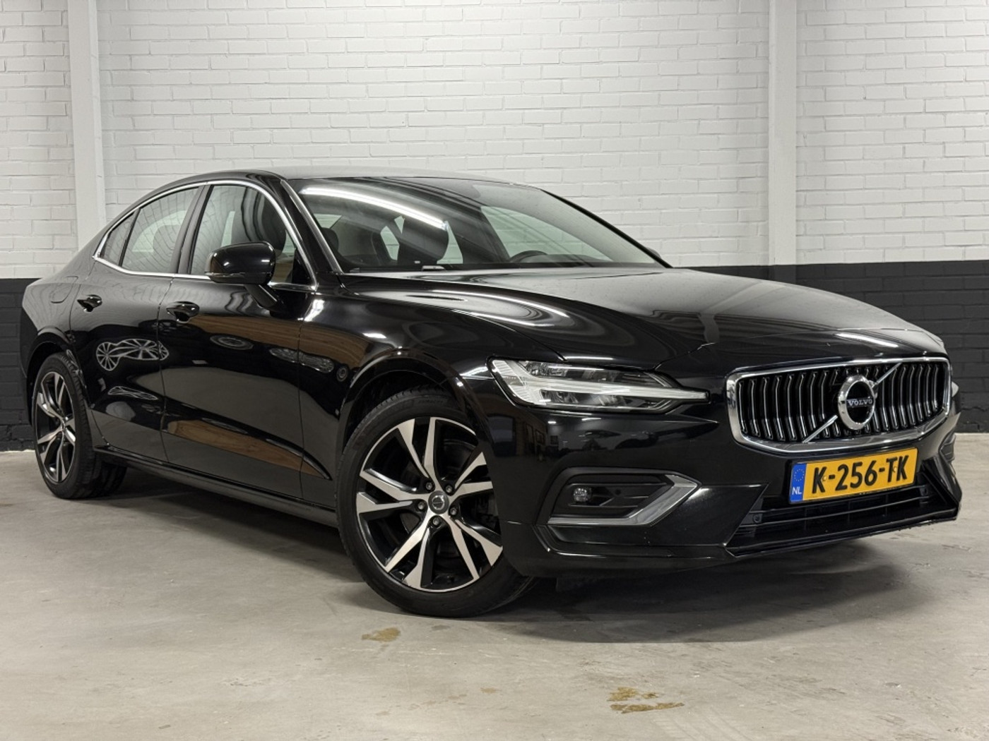 Volvo S60 2.0 B4 Inscription Nieuwe HV Accu, Keyless, Camera, Enz... 2021 - voorkant