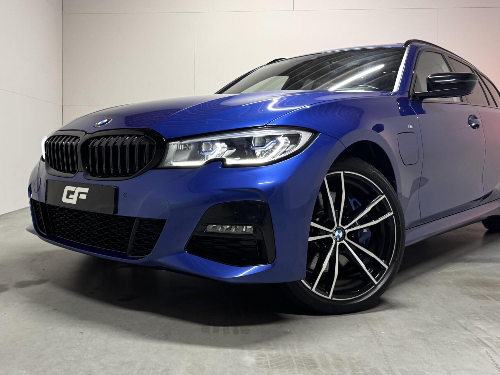 Foto van BMW 330e xDrive