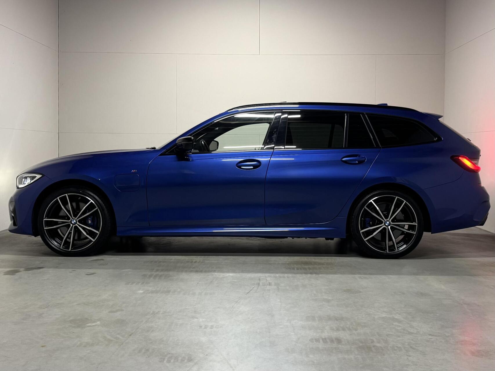 Foto van BMW 330e xDrive
