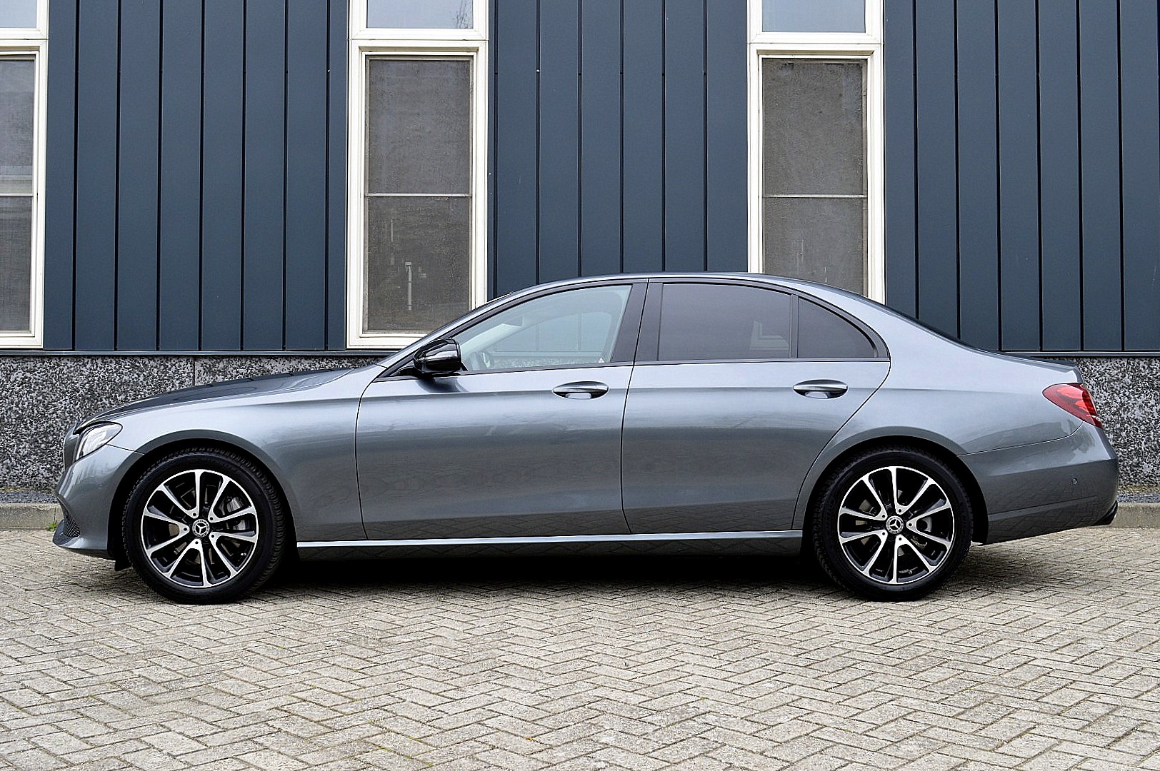 Foto van Mercedes-Benz E 200