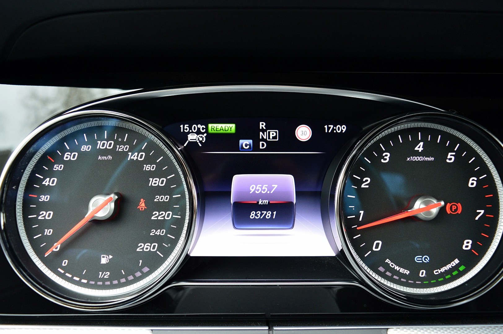 Foto van Mercedes-Benz E 200