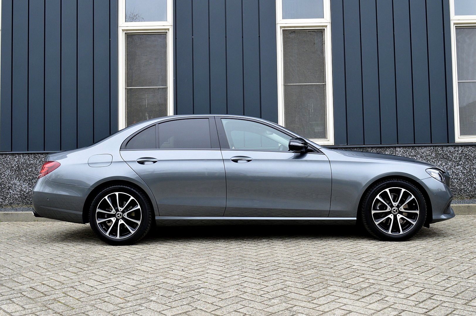 Foto van Mercedes-Benz E 200