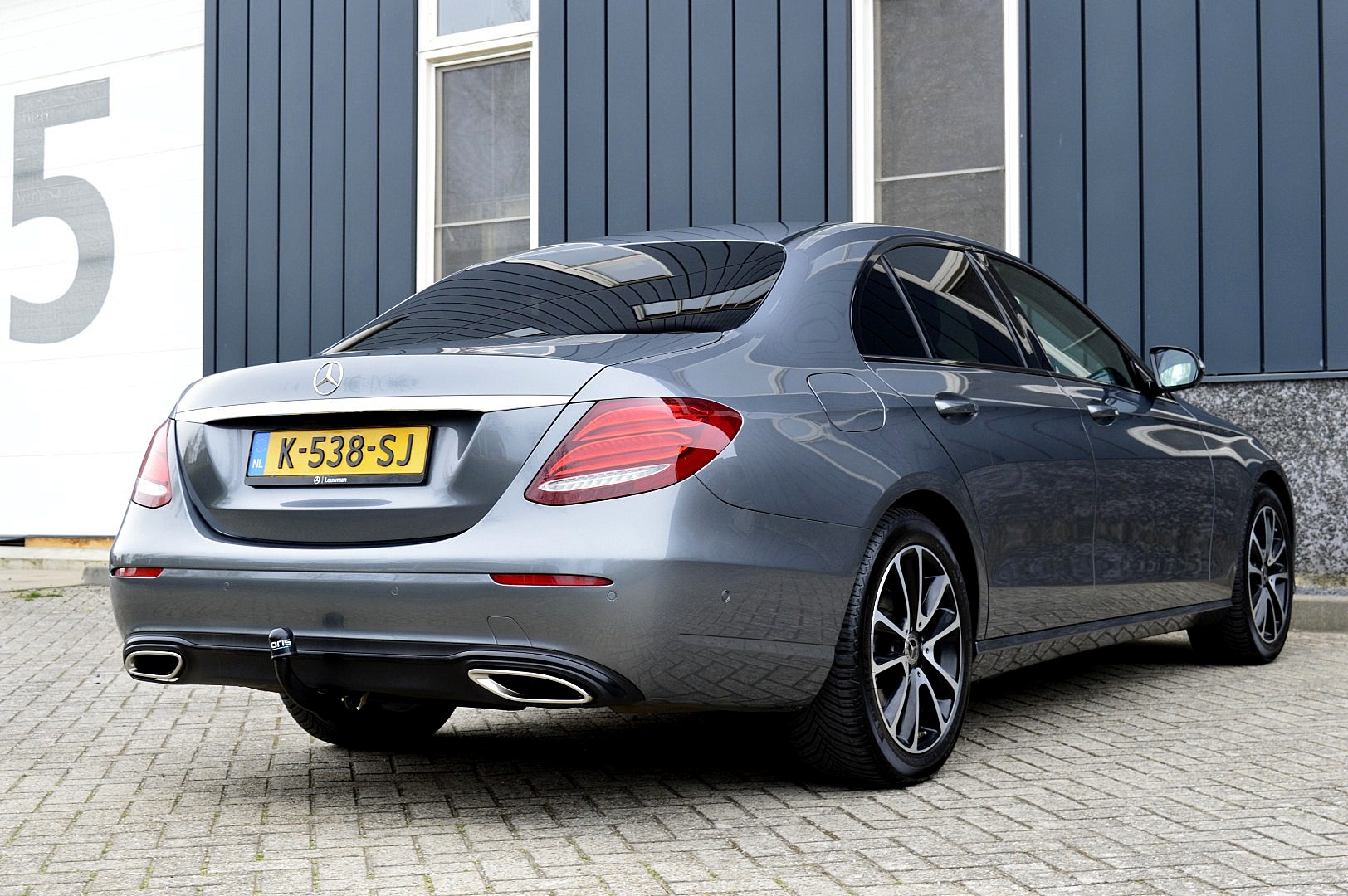 Foto van Mercedes-Benz E 200