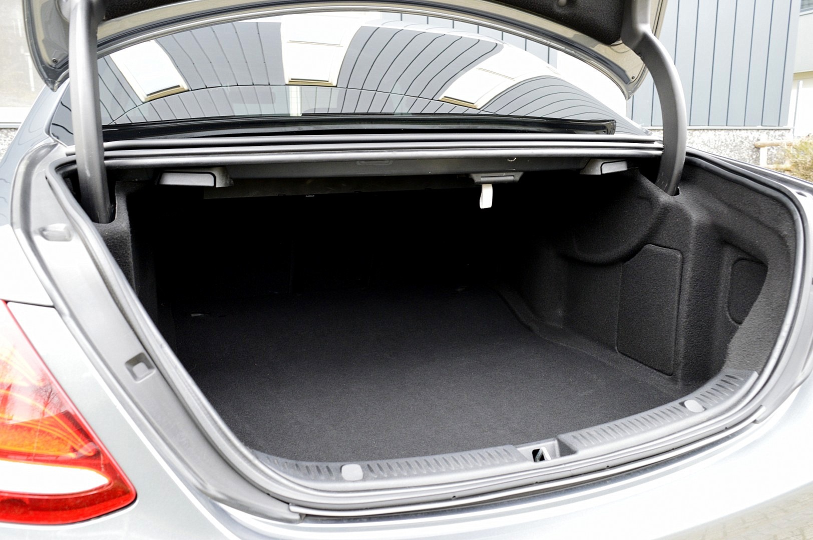 Foto van Mercedes-Benz E 200