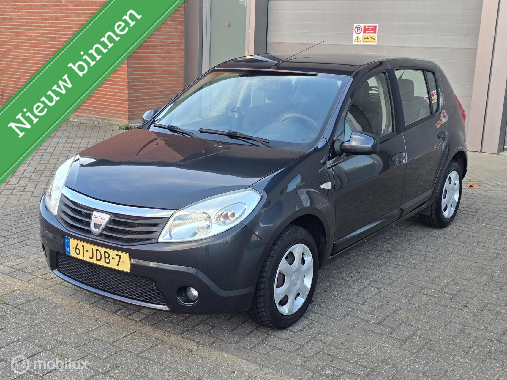 Dacia Sandero 1.2 Lauréate_Apk_Airco 2009 - voorkant
