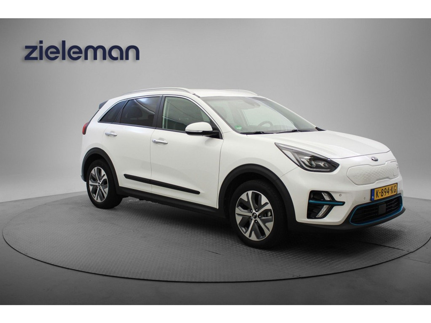 Kia E-niro DynamicPlusLine 3 Fase 64 kWh - Carplay, Half Leer, Camera, Stuur/Stoelverw. JBL, SOH 100% GERESERVEERD!!! 2020 - voorkant