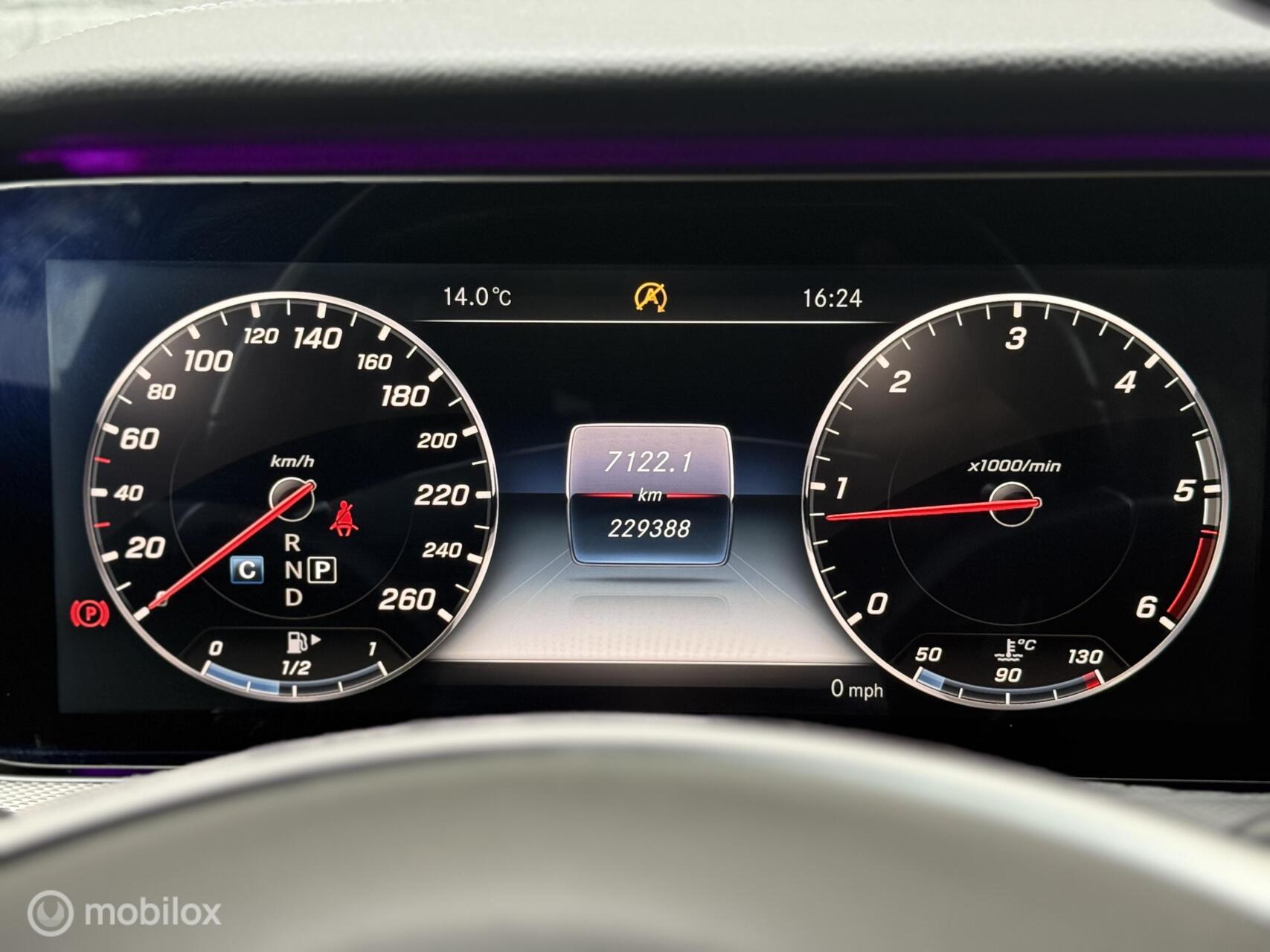 Foto van Mercedes-Benz E 220 D