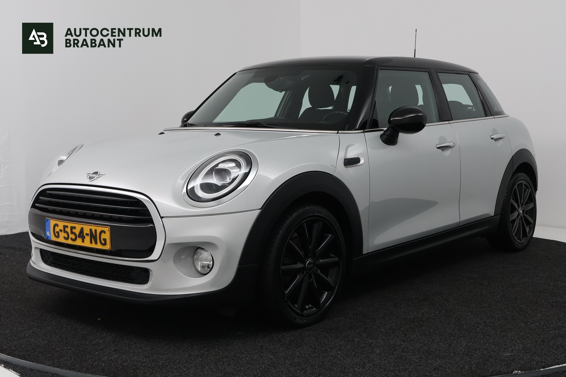 Mini Cooper 1.5 Cooper Chili (NAVIGATIE, CRUISE CONTROL, PARKEERSENSOREN, CARPLAY) 2019 - voorkant
