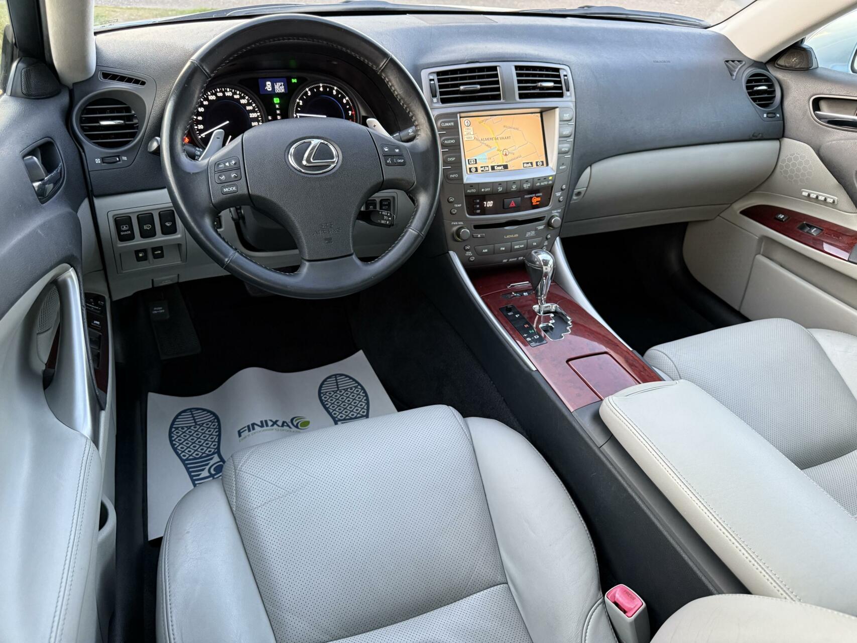 Foto van Lexus Is