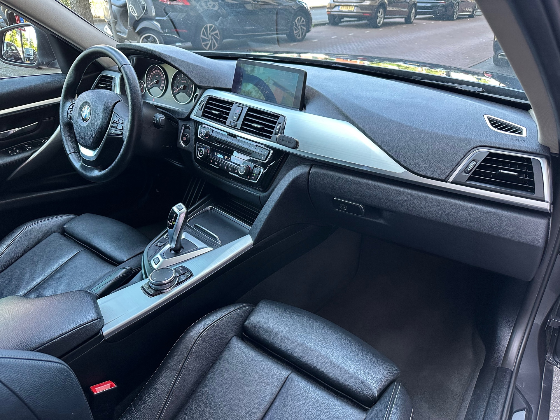 Foto van BMW 330e Iperformance