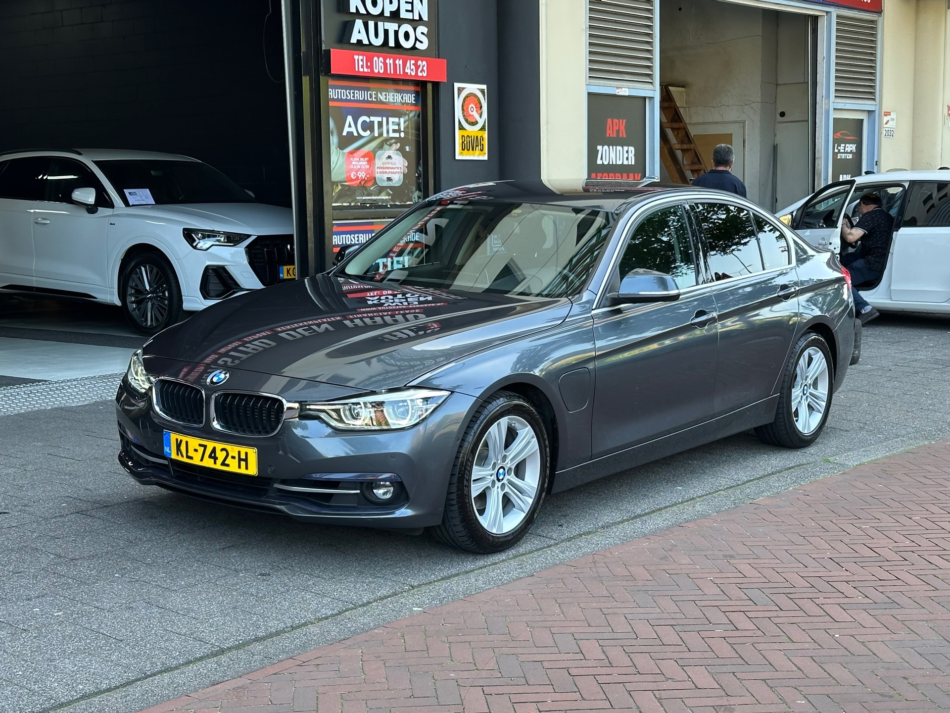 BMW 330e Iperformance 330e Centennial High Executive Leer Navi Camera 2016 - voorkant