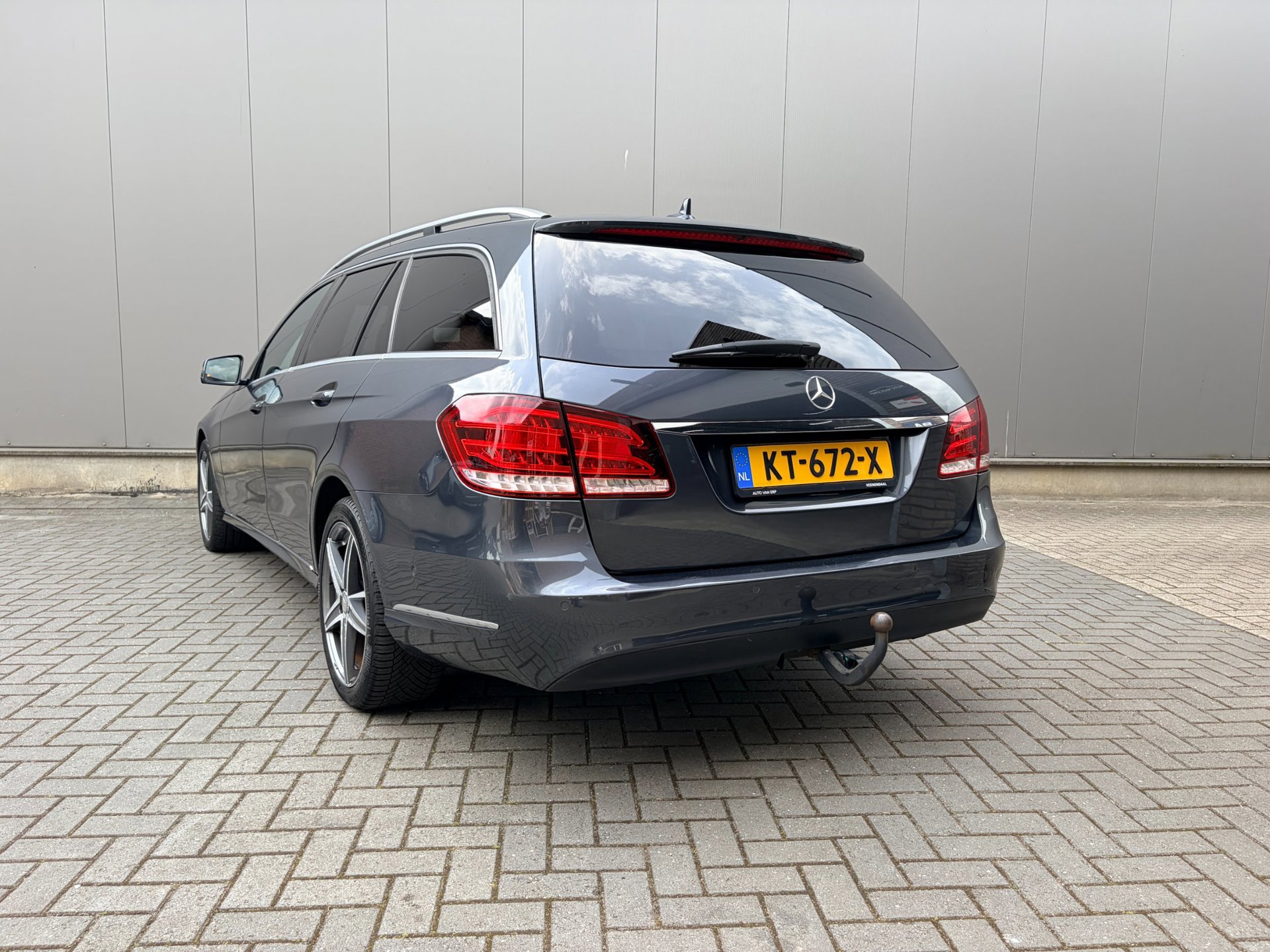 Foto van Mercedes-Benz E 200