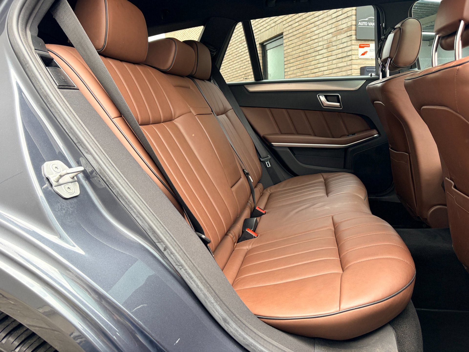 Foto van Mercedes-Benz E 200