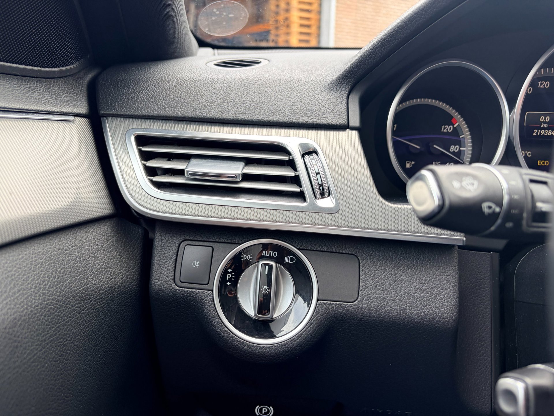 Foto van Mercedes-Benz E 200