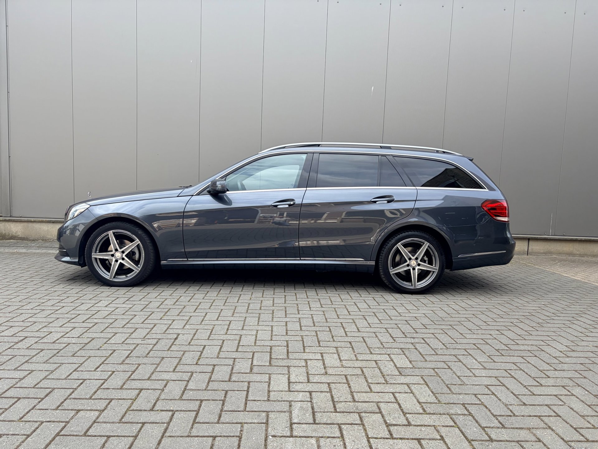 Foto van Mercedes-Benz E 200