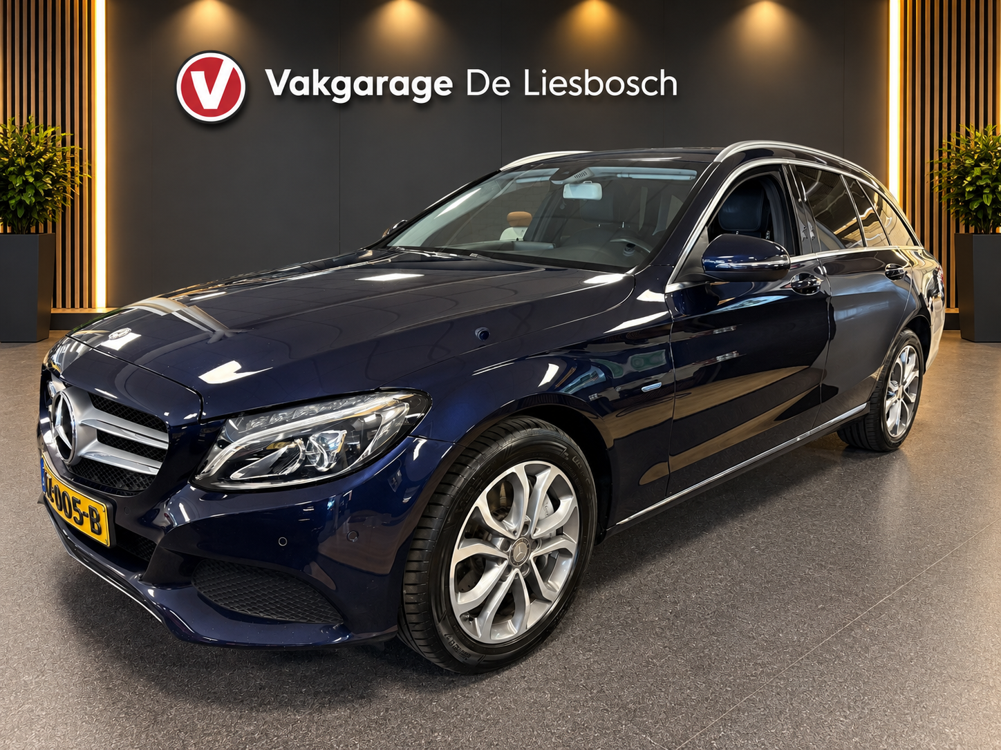 Mercedes-Benz C 350 E 350 e Lease Edition / sfeer verlichting / camera / trekhaak 2016 - voorkant
