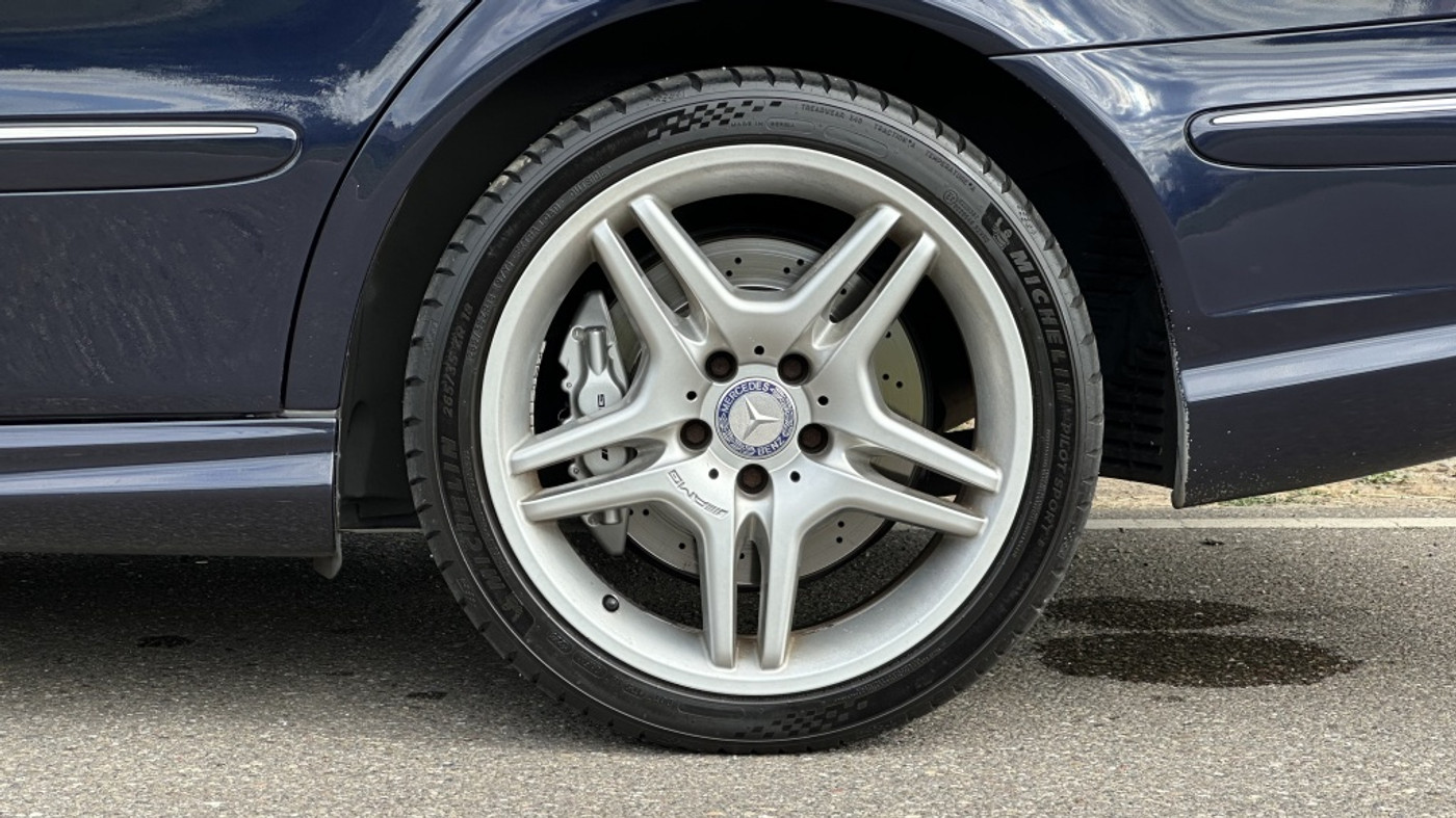 Foto van Mercedes-Benz E 55 AMG