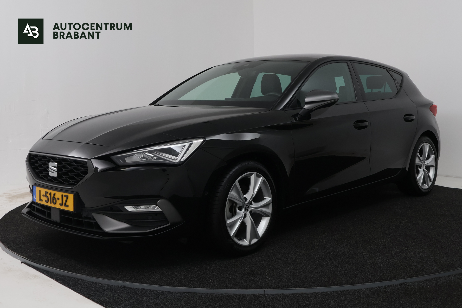 Seat Seat Leon 1.0 TSI FR Business Intense (DIGITALE COCKPIT, CRUISE ADAPTIEF, NAVIGATIE) 2021 - voorkant
