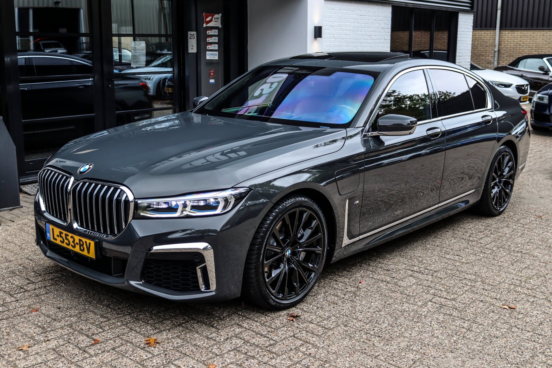 Foto van BMW 745e