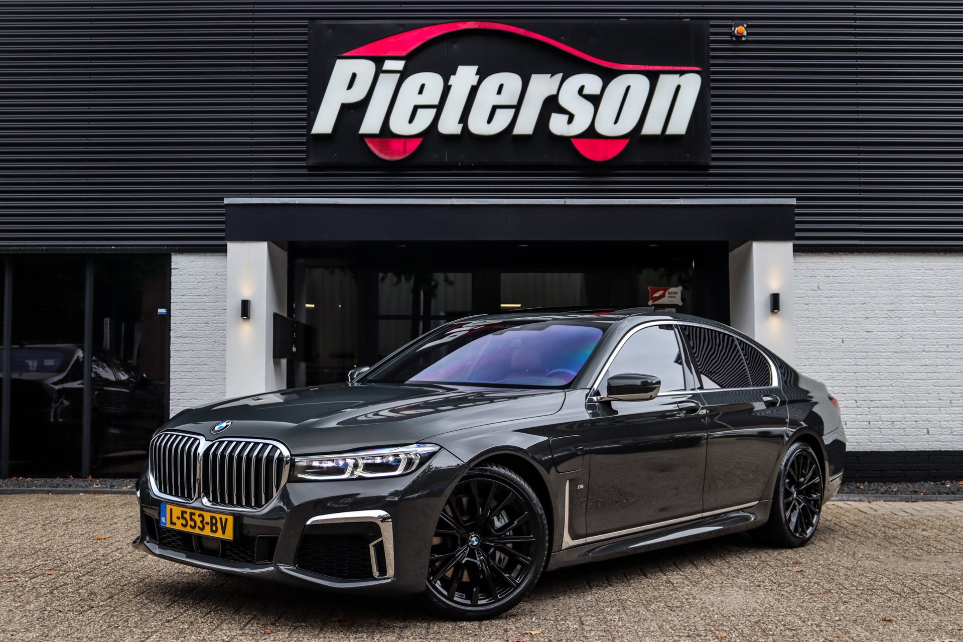Foto van BMW 745e