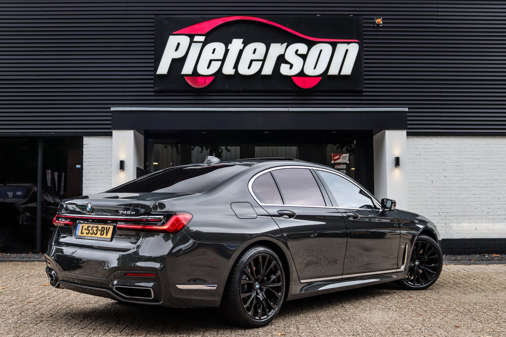 Foto van BMW 745e