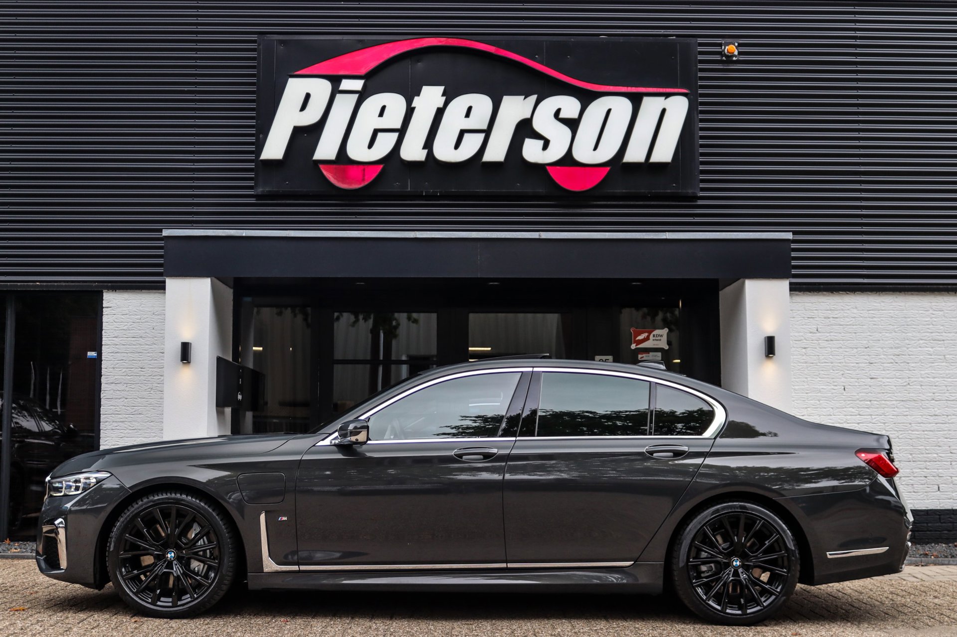 Foto van BMW 745e