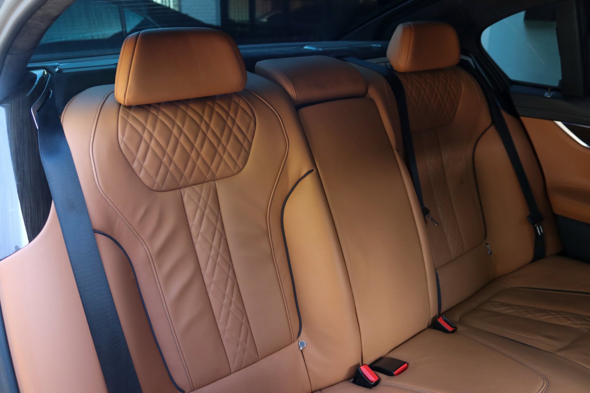 Foto van BMW 745e